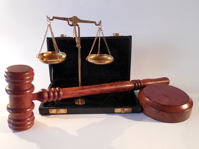 W czym umie nam wspomóc radca prawny? W jakich rozprawach i w jakich kompetencjach prawa pomoże nam radca prawny?